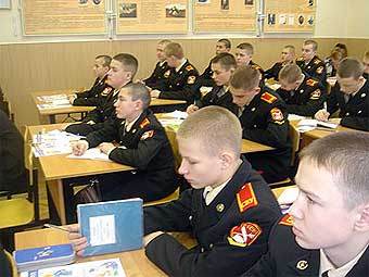 Суворовское училище посетят полицейские
